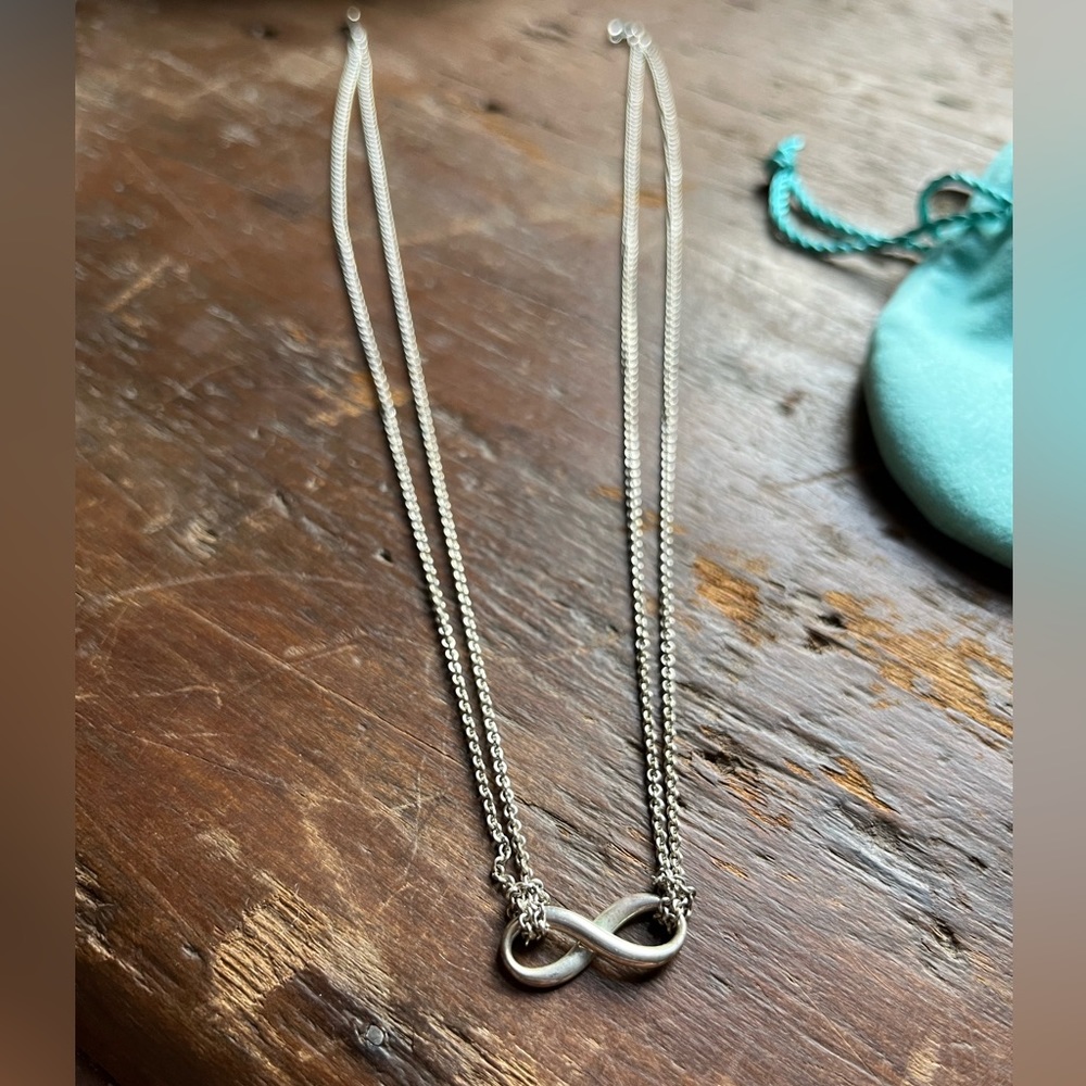 Tiffany & Co. Infinity Pendant on 18inch chain - Necklace (bag and box included) - Picture 2 of 16